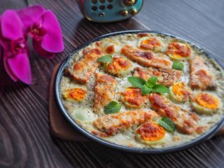 14、三文鱼派,香浓美味。