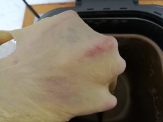 4、淡奶油吐司面包,4.揉出手套膜，这个时间是刚刚好30分钟！一个揉面程序就出膜了