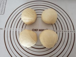 9、淡奶油吐司面包,9.面团分成四份