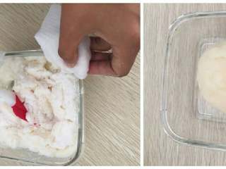 2、冰皮月饼,两者混合后用刮刀搅拌均匀