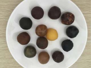 4、冰皮月饼,如图