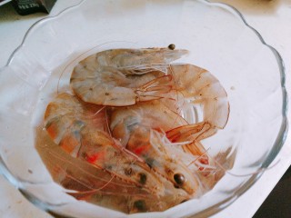 1、一碗面条～泰式鲜虾拌面,所需食材～鲜虾