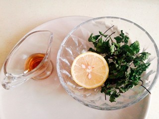 2、一碗面条～泰式鲜虾拌面,所需调料～薄荷 柠檬 鱼露