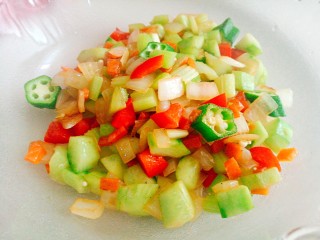 6、一碗面条～泰式鲜虾拌面,盛在大碗中