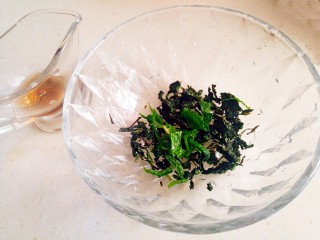 11、一碗面条～泰式鲜虾拌面,调制料汁～小碗中放入薄荷碎