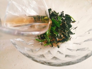 12、一碗面条～泰式鲜虾拌面,倒入鱼露 加少许白糖