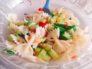 16、一碗面条～泰式鲜虾拌面,用勺子搅拌均匀