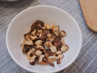 6、红豆粽子,香菇泡软后切丁