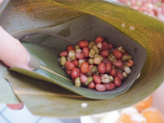 14、红豆粽子,再加入适量的红绿豆