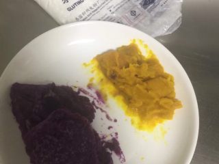 7、彩色水果馅汤圆,南瓜 紫薯 煮熟 压成泥 备用
