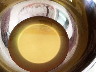 1、金华火腿伍仁月（木糖醇版）,放入油和枧水