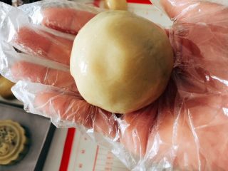 9、金华火腿伍仁月（木糖醇版）,基本上饼皮能均匀的包住馅