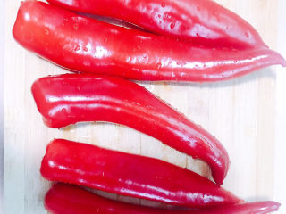 7、剁椒蒸芋头,准备好红尖椒