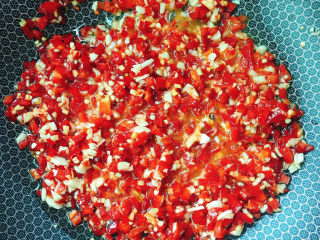 14、剁椒蒸芋头,拌匀即可