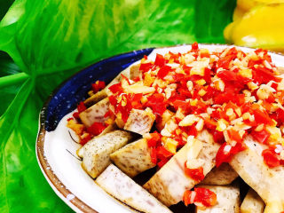 17、剁椒蒸芋头,蒸15分钟即可