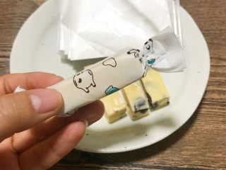 13、多味牛轧糖,包上漂漂亮亮的糖纸，感觉一下子高大上了好多????