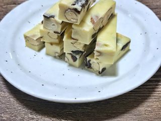 14、多味牛轧糖,嚼上一块满口的香脆