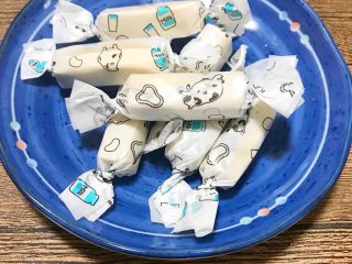 16、多味牛轧糖,当腰果和扁桃仁的香脆遇上酸酸甜甜的蔓越莓，一颗颗奶香浓郁、酸甜香脆的牛轧糖就完成了????