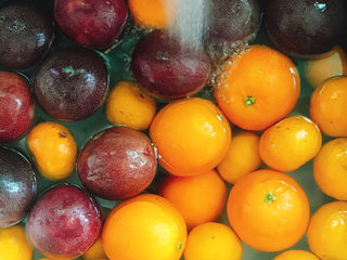 1、雪梨桔子水,买回来的水果冲洗干净