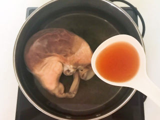 18、青椒炒猪肚,加入料酒