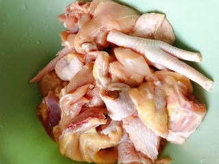 1、山药鸡汤,鸡切块，洗净备用