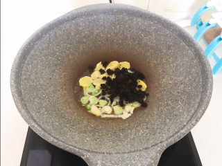 16、香菇蒸排骨,加入豆豉