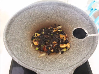 19、香菇蒸排骨,加入老抽