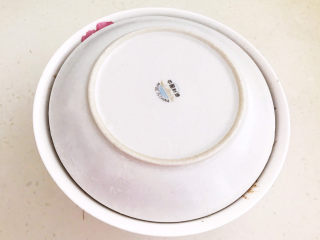 30、香菇蒸排骨,扣上一个盘子