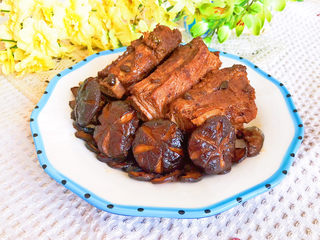 36、香菇蒸排骨,香菇蒸排骨喝酒下饭都可以，不油腻，鲜美无比~