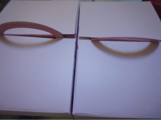 10、红豆月饼,如图，提着礼品盒送人喽