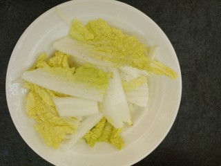 4、韩式年糕方便面,切成块