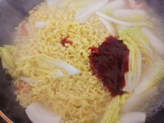 13、韩式年糕方便面,大约两勺