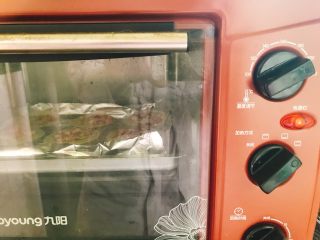 8、香脆饺子皮披萨,中层烤8-9分钟