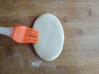 16、粽子饼夹&肉末梅干菜,表面刷一层薄油。