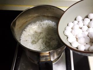 7、醪糟樱桃小圆子,加入小圆子