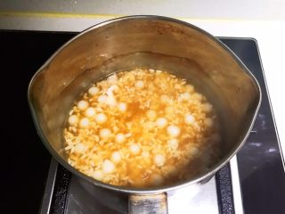 10、醪糟樱桃小圆子,煮至红糖融化
