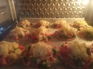 12、迷你披萨,入烤箱160°15分钟