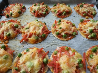 14、迷你披萨,烤好出炉