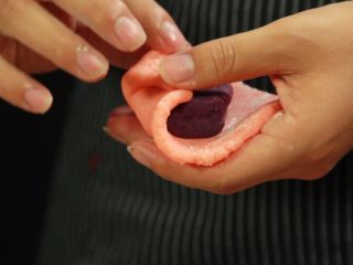 25、斑斓中秋| 独家创意冰皮儿紫薯月饼,包裹严实