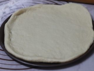 6、土豆培根披萨,放入学厨9寸不沾披萨烤盘