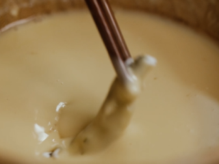 7、【谷雨·香椿鱼儿】谷雨落时,一口香椿一口茶,均匀挂上蛋糊;