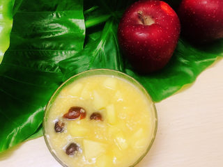 10、小米苹果粥,装入碗中