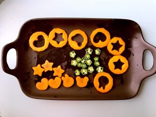 4、健康杂粮寿司,切剩的边角料后期能用做装盘点缀的，不要扔哦。