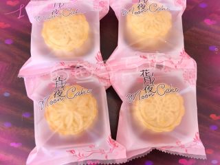 21、流心奶黄月饼,????????