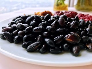 2、黑豆豆浆,黑豆提前泡好。