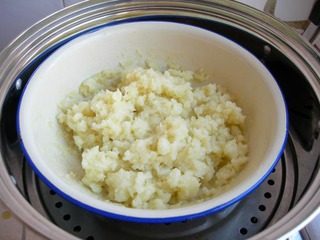 10、冰皮豆沙月饼,蒸好的粉糊