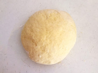 12、小米发糕,把面团取出来揉面排气