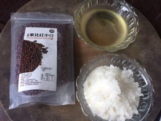 1、#甜食#红豆沙,准备好材料