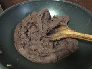 15、#甜食#红豆沙,像这样油完全吸收了即可加白砂糖了