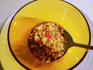 11、清蒸生蚝,拌匀备用